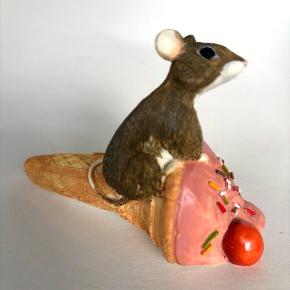 After The Party-MOUSE WITH ICE CREAM  -MM/10250